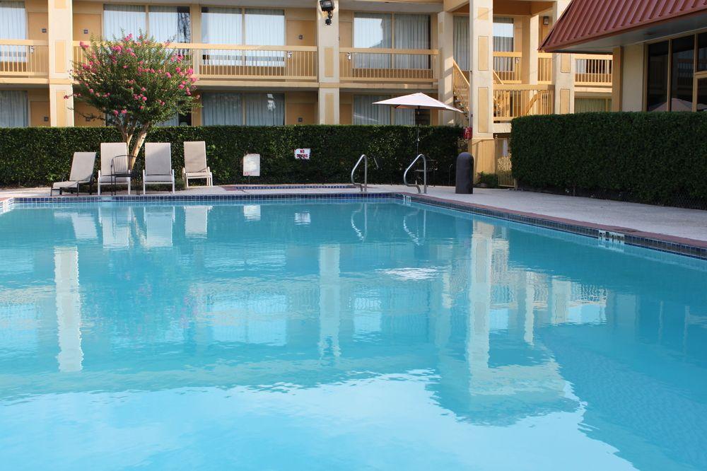 Hotel Elev8 Conroe Bagian luar foto