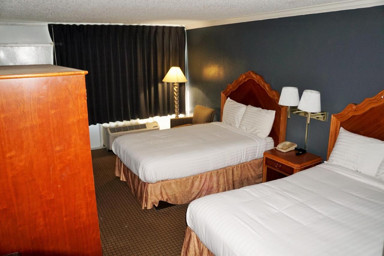 Hotel Elev8 Conroe Bagian luar foto