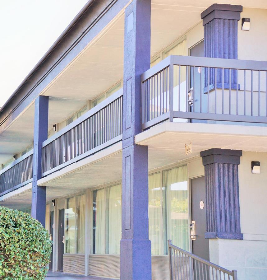 Hotel Elev8 Conroe Bagian luar foto