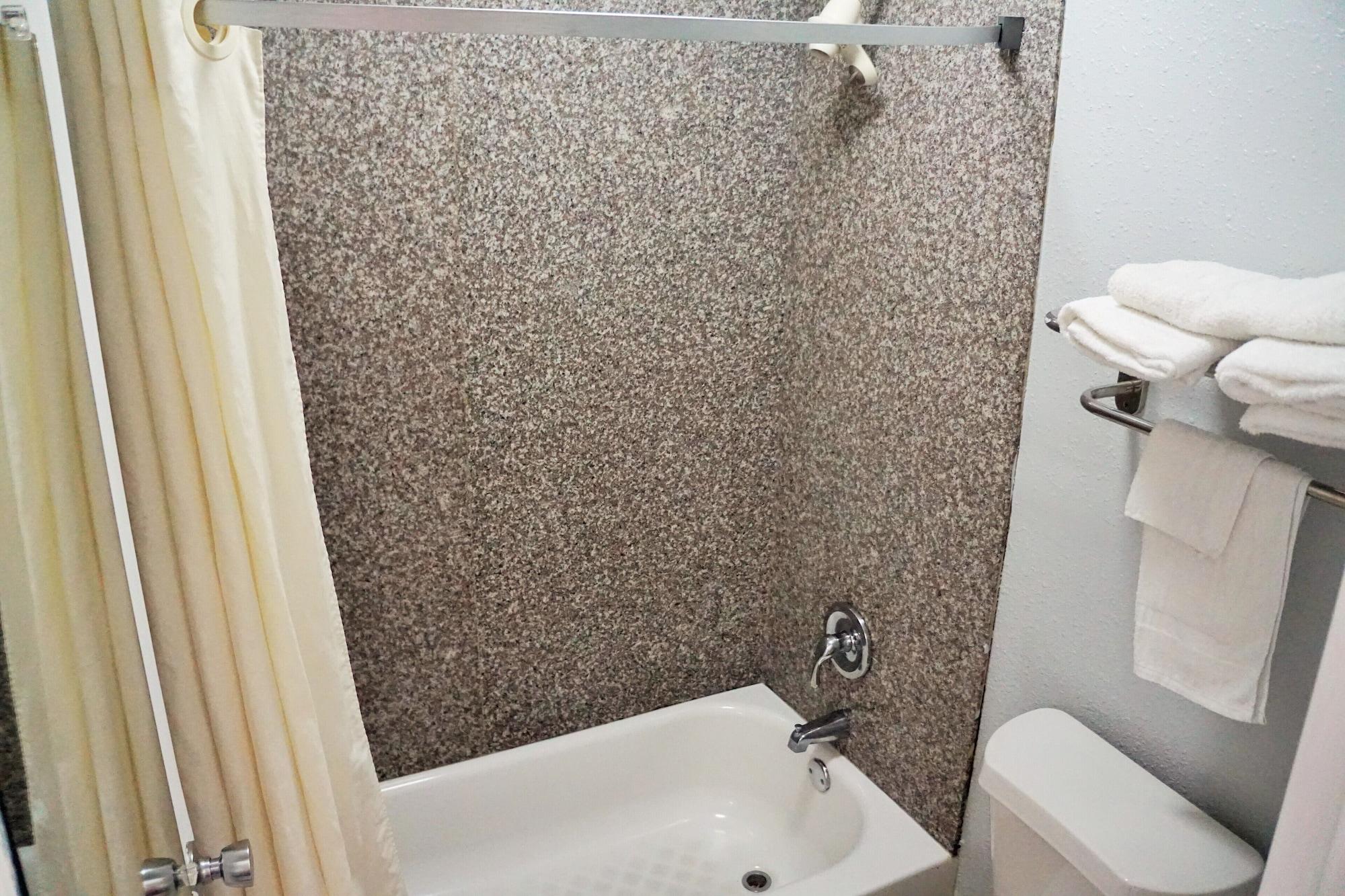 Hotel Elev8 Conroe Bagian luar foto