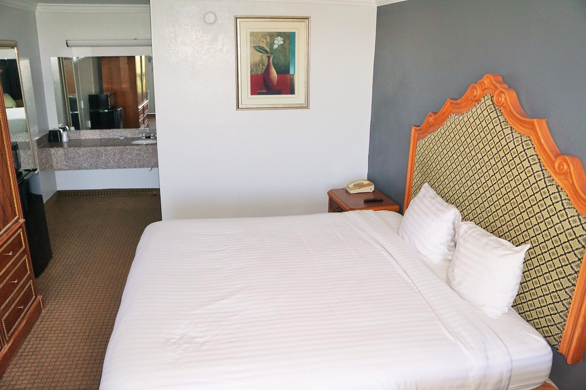 Hotel Elev8 Conroe Bagian luar foto