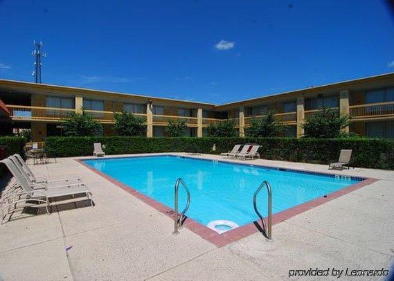 Hotel Elev8 Conroe Bagian luar foto