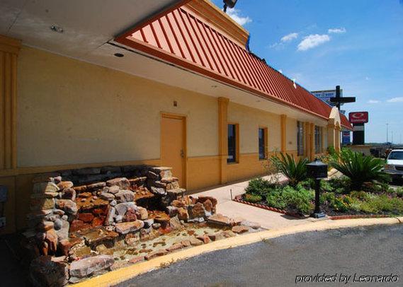 Hotel Elev8 Conroe Bagian luar foto