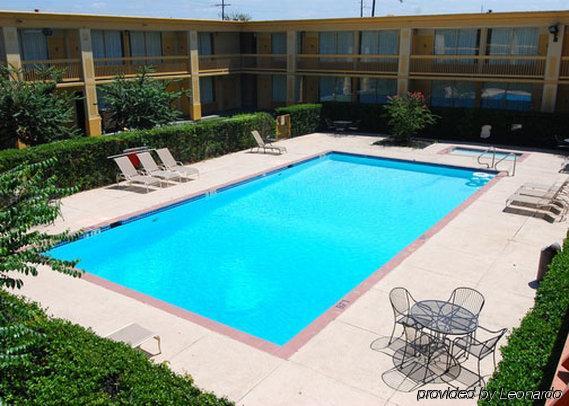 Hotel Elev8 Conroe Bagian luar foto