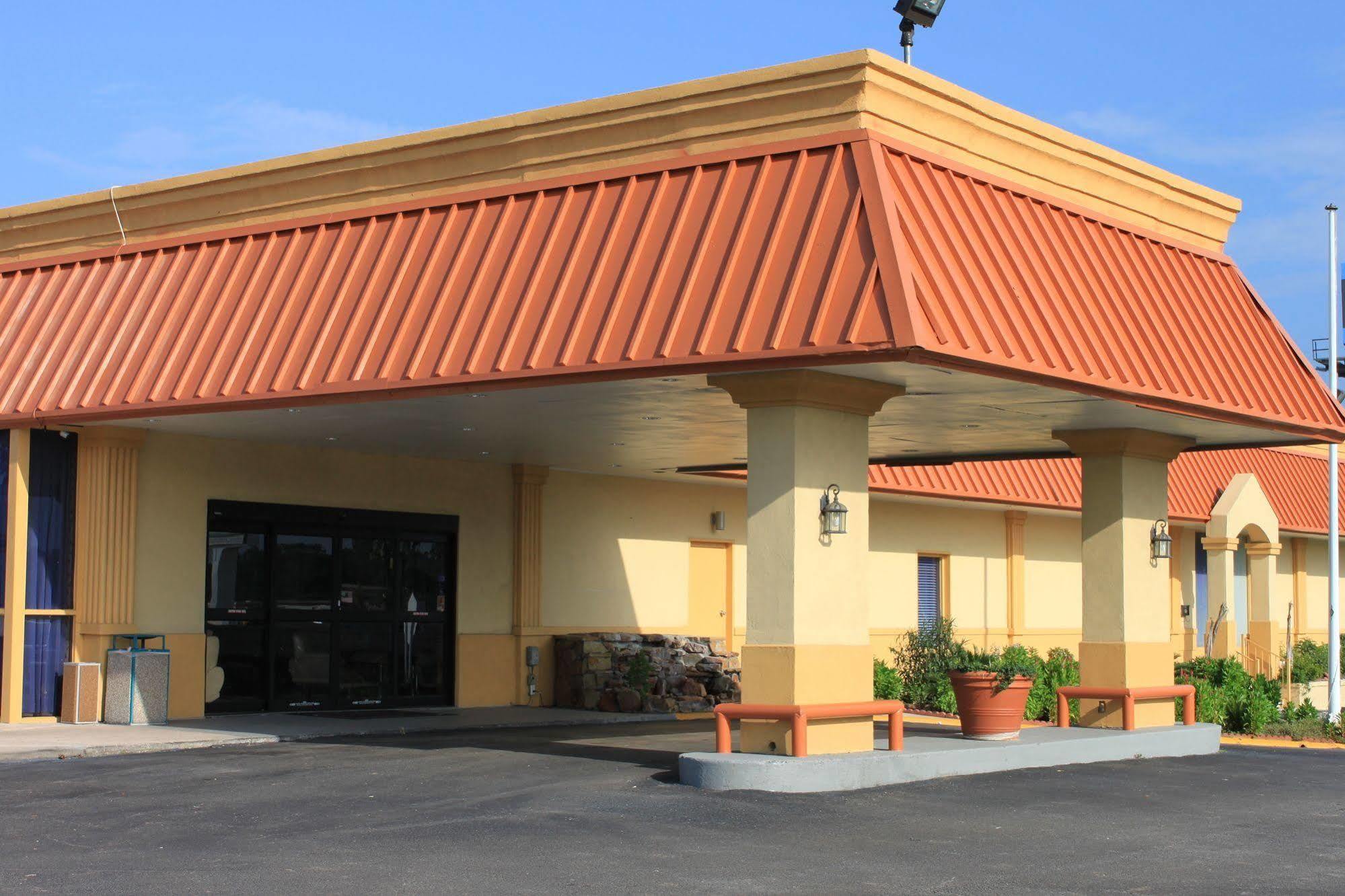 Hotel Elev8 Conroe Bagian luar foto