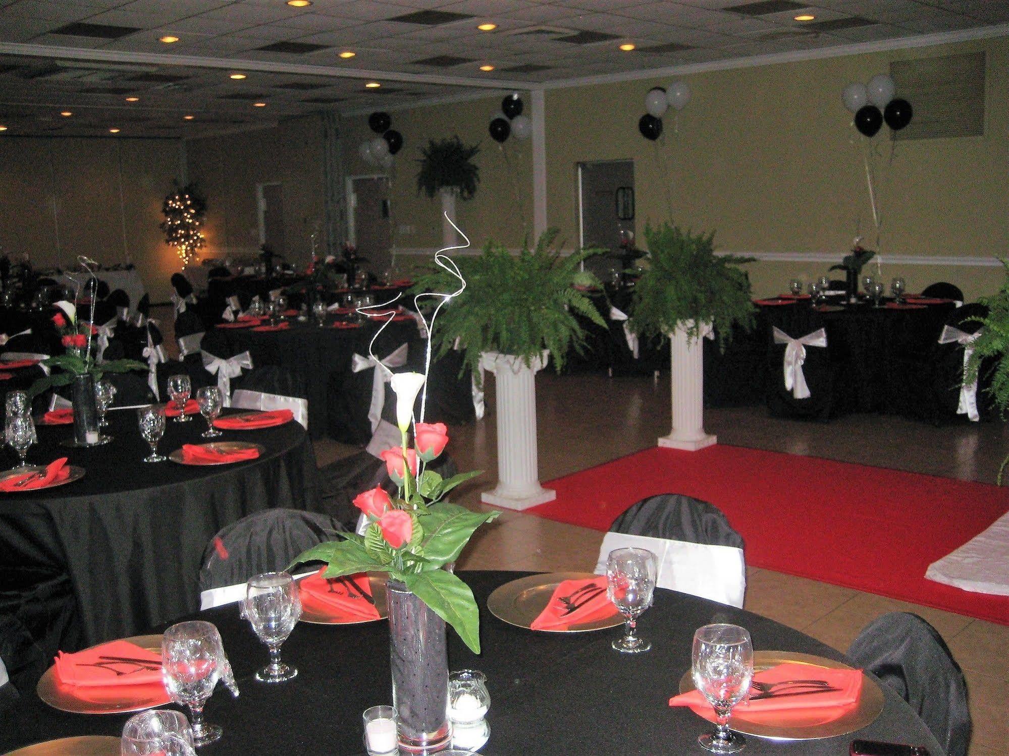 Hotel Elev8 Conroe Bagian luar foto