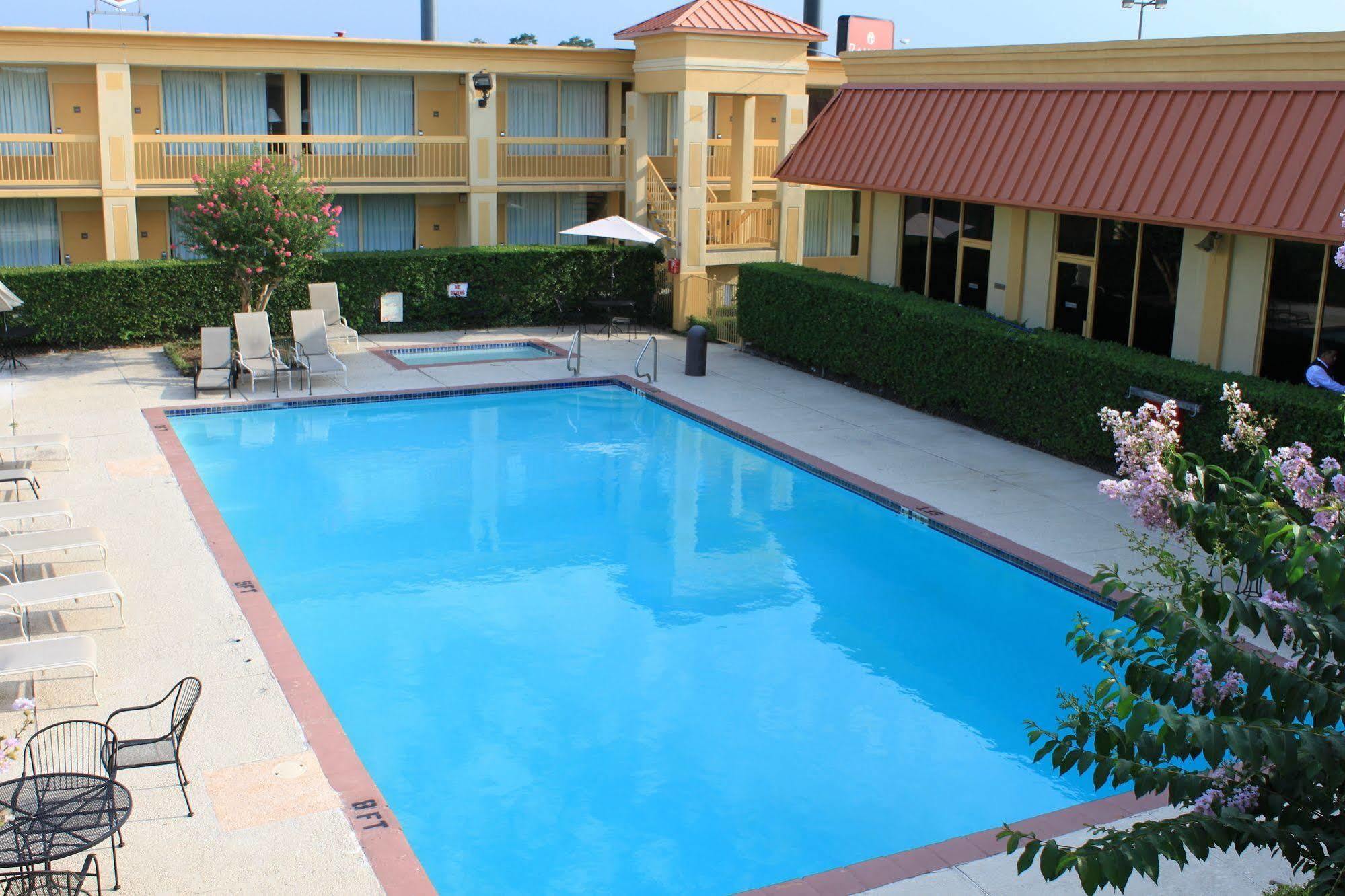 Hotel Elev8 Conroe Bagian luar foto