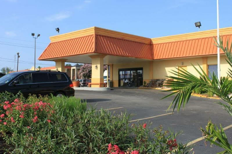 Hotel Elev8 Conroe Bagian luar foto